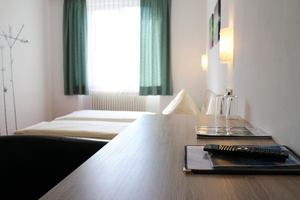 Hotel Gasthof Kasino Villach Rom bilde