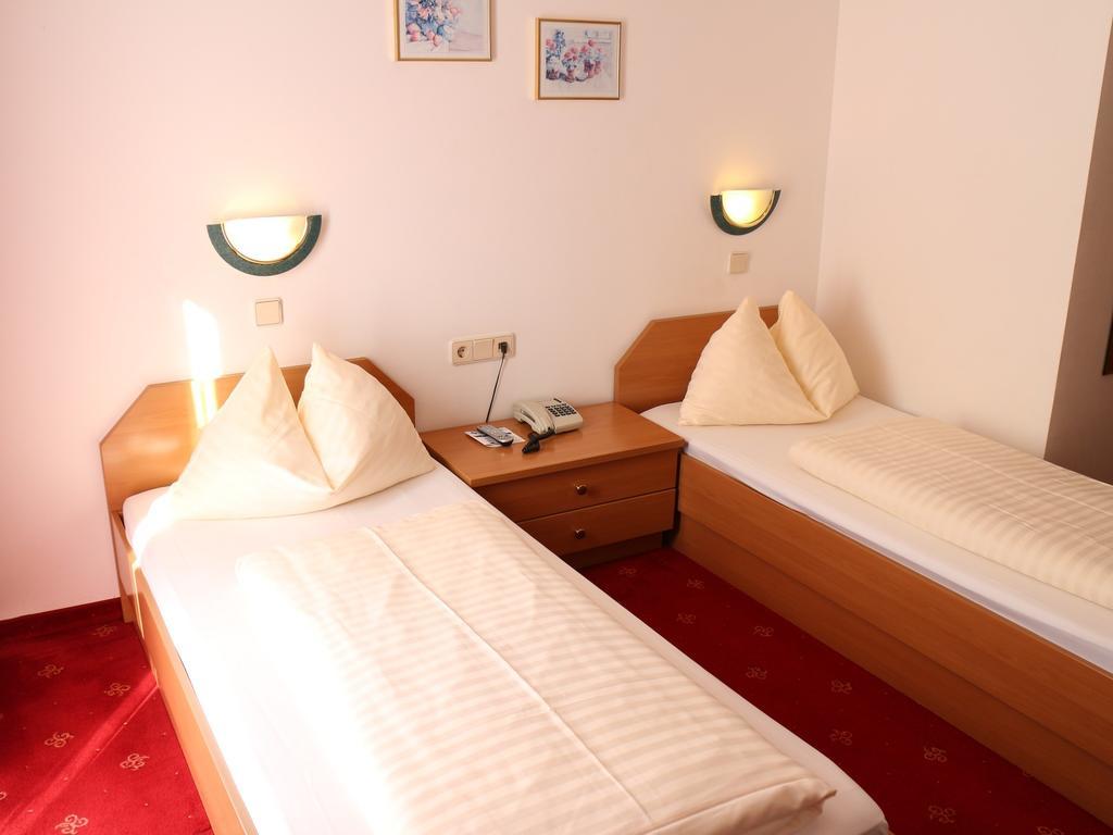 Hotel Gasthof Kasino Villach Rom bilde