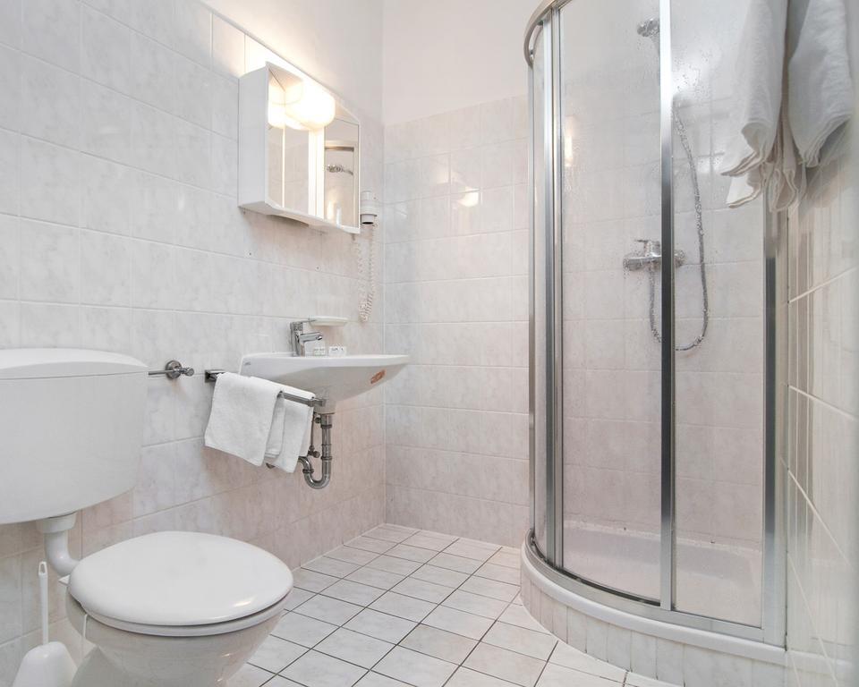 Hotel Gasthof Kasino Villach Rom bilde